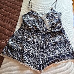 Raya Sun Monochrome Floral Romper Wth Lace And Adjustable Straps